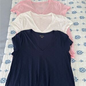 Set of Three V-Neck T-Shirts in Pink, White, and Navy
